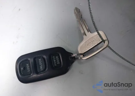 2003 Toyota Sienna Le z USA, uszkodzony, nr VIN 4T3ZF13C03U550106